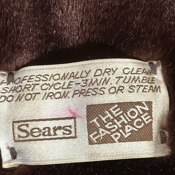 Vtg Sears “The Fashion Place” brown mouton open front coat. - Picture 7 of 8